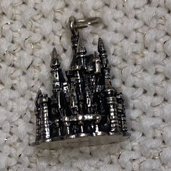 Disney Collectible Magic Kingdom Castle Charm Pendant Necklace Princess Silver - Picture 6 of 7